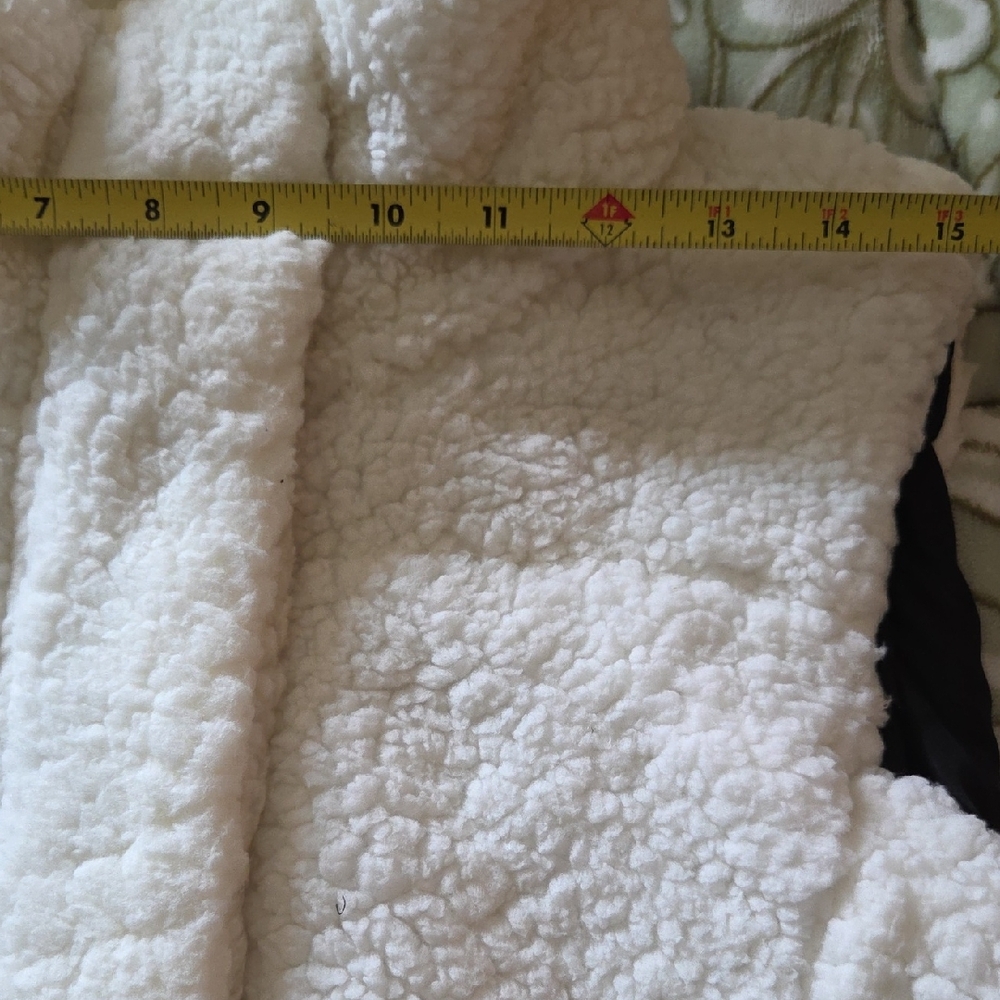 Weatherproof White and Black Sherpa Vest - Picture 9 of 13